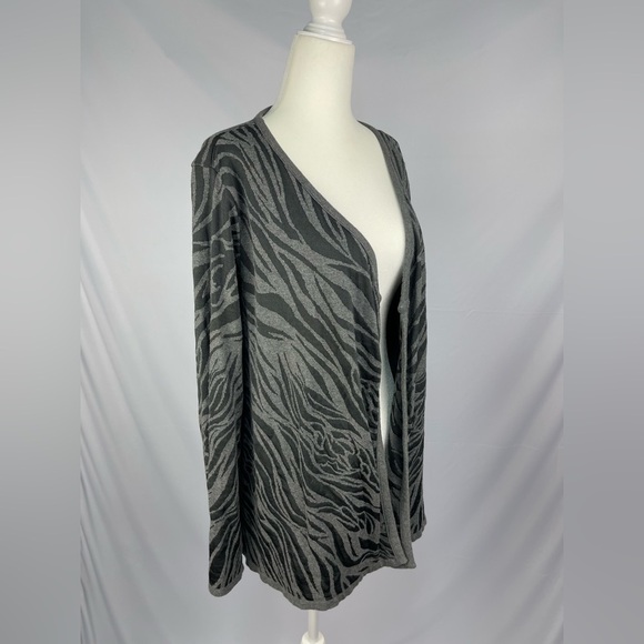 Dana Buchman gray and black animal print open front cardigan women’s size L - Picture 3 of 14